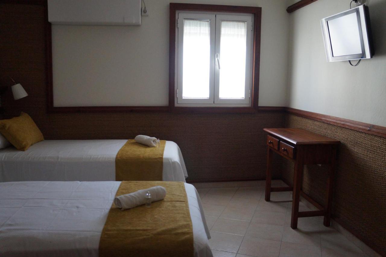 Hostal La Conileña Conil De La Frontera Exterior foto