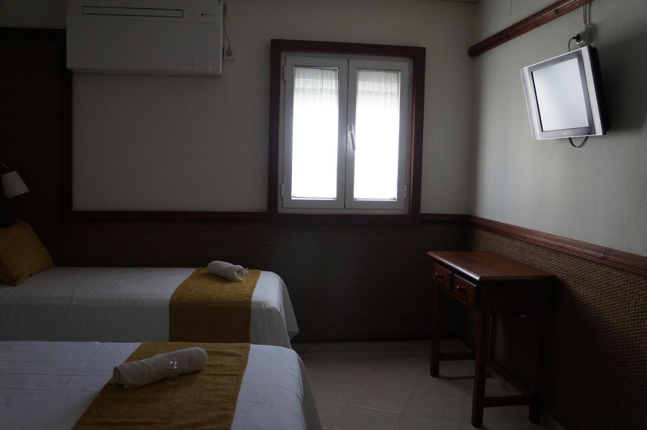 Hostal La Conileña Conil De La Frontera Exterior foto